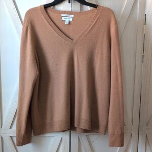 Women's V-Neck Sweater - Tan